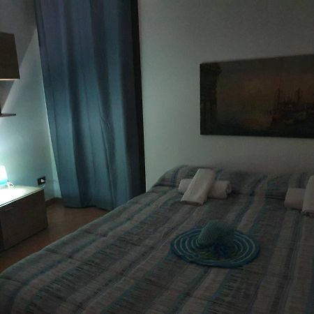Al Cortile Di Maqueda Apartment Palermo Bagian luar foto
