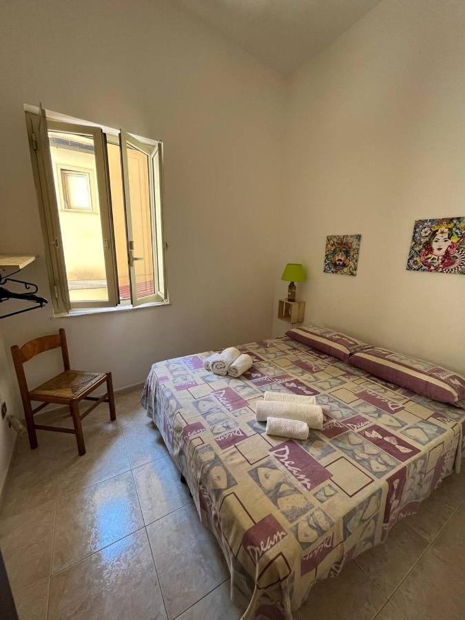 Al Cortile Di Maqueda Apartment Palermo Bagian luar foto