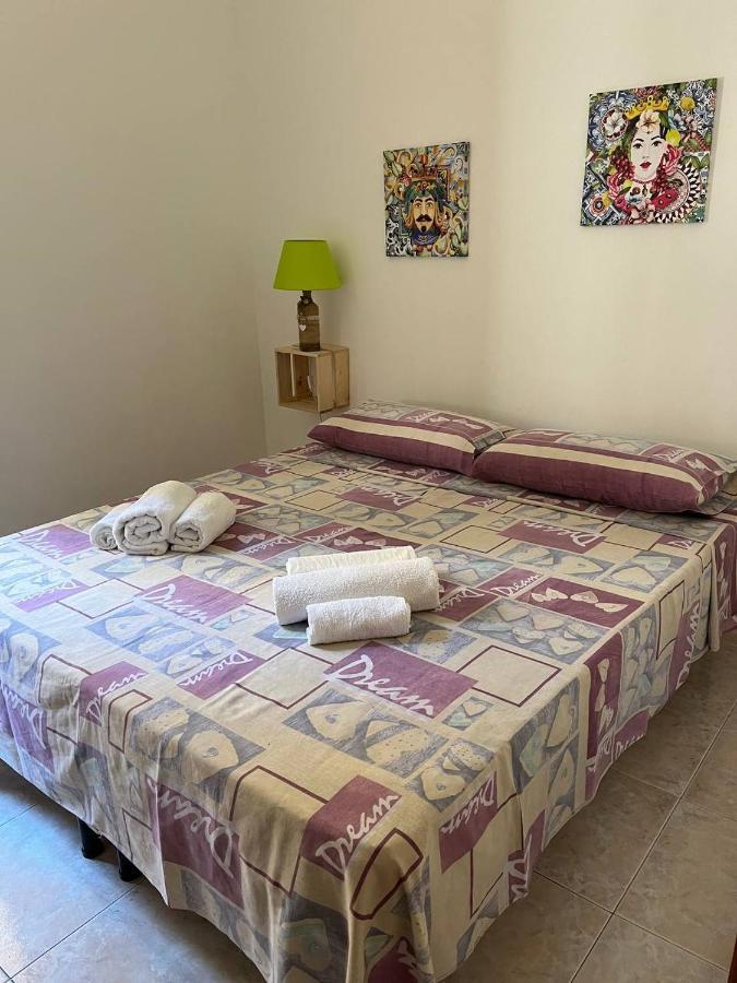Al Cortile Di Maqueda Apartment Palermo Bagian luar foto