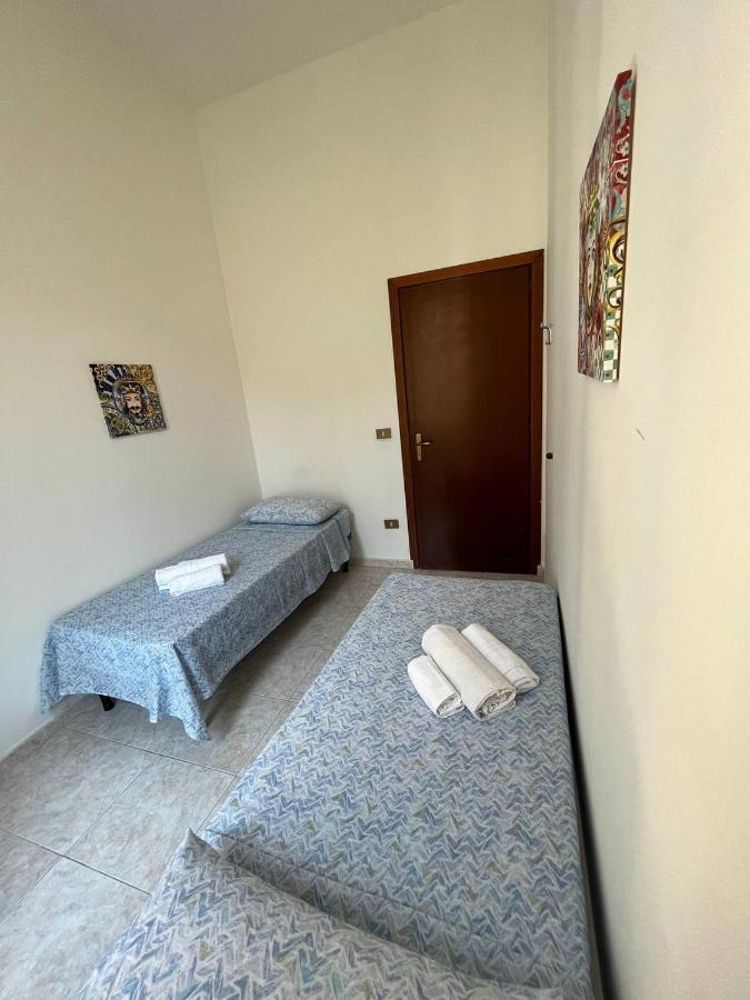 Al Cortile Di Maqueda Apartment Palermo Bagian luar foto