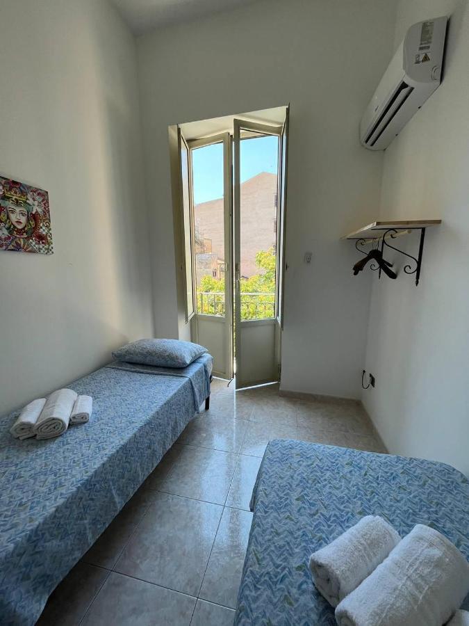 Al Cortile Di Maqueda Apartment Palermo Bagian luar foto