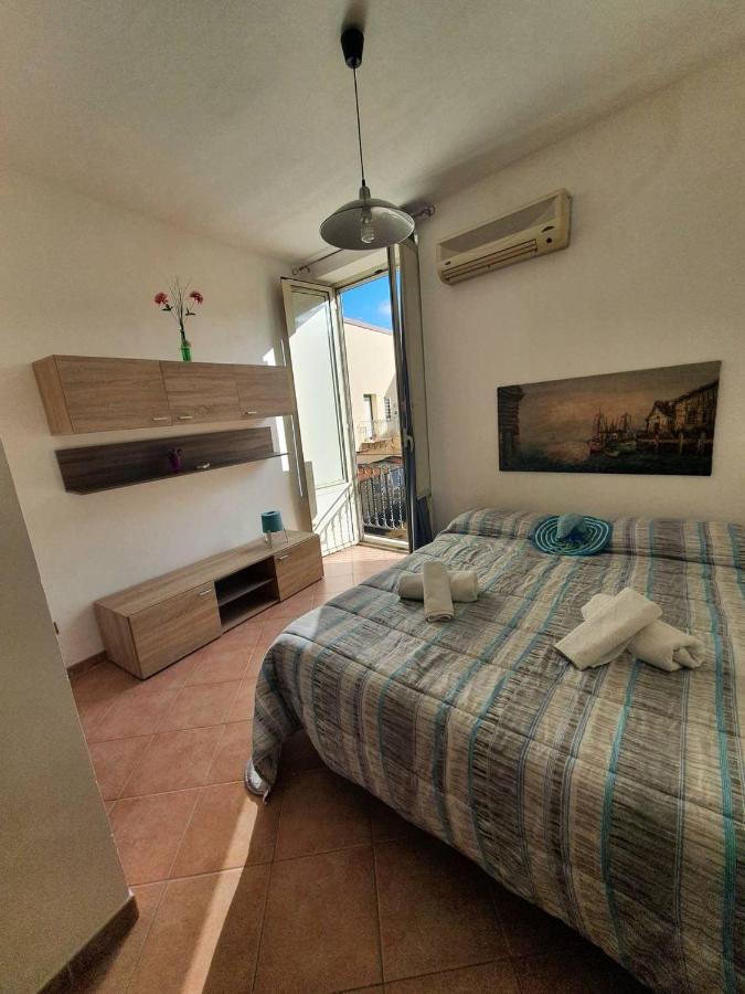 Al Cortile Di Maqueda Apartment Palermo Bagian luar foto