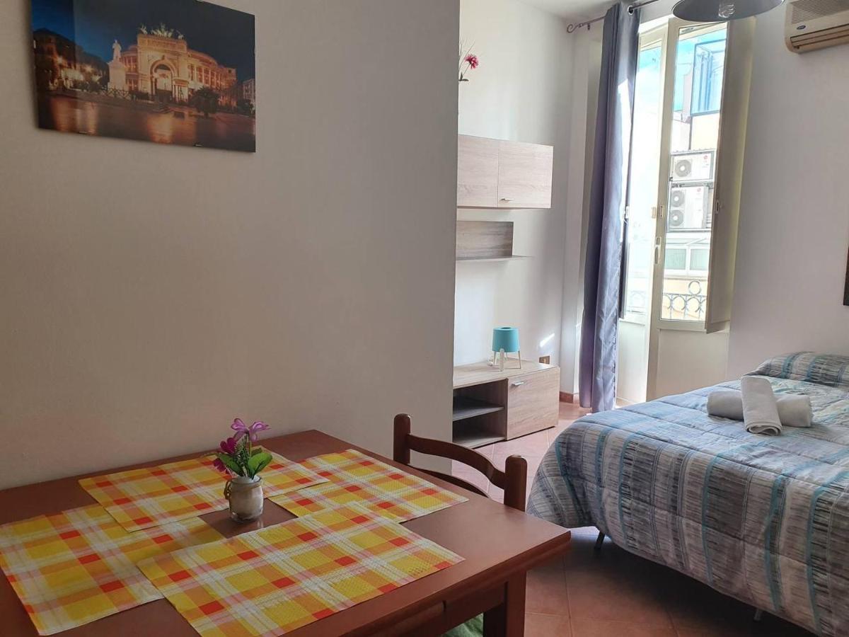 Al Cortile Di Maqueda Apartment Palermo Bagian luar foto