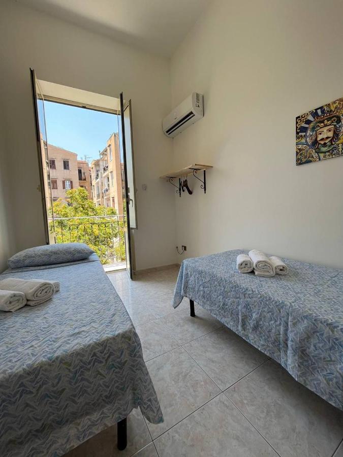 Al Baglio Di Maqueda Apartment Palermo Bagian luar foto