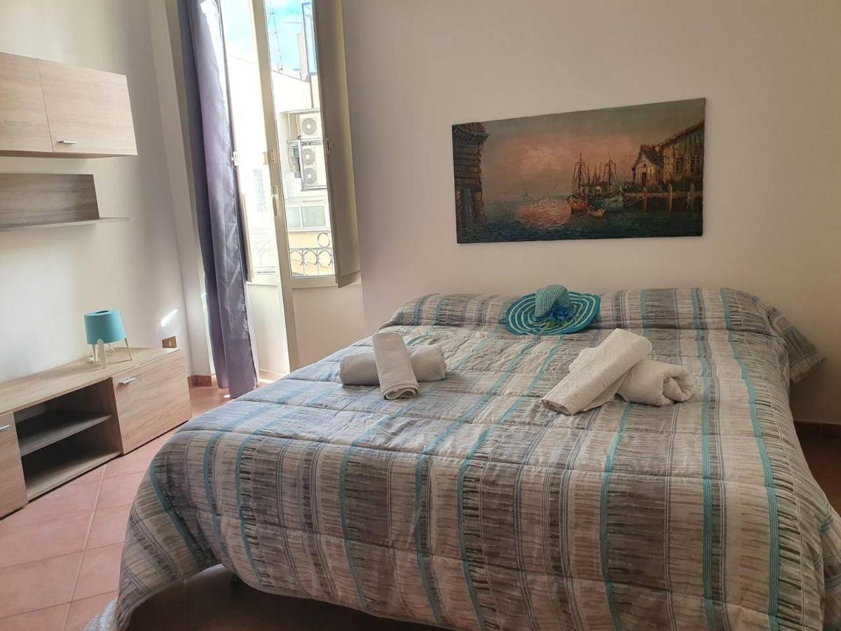 Al Cortile Di Maqueda Apartment Palermo Bagian luar foto