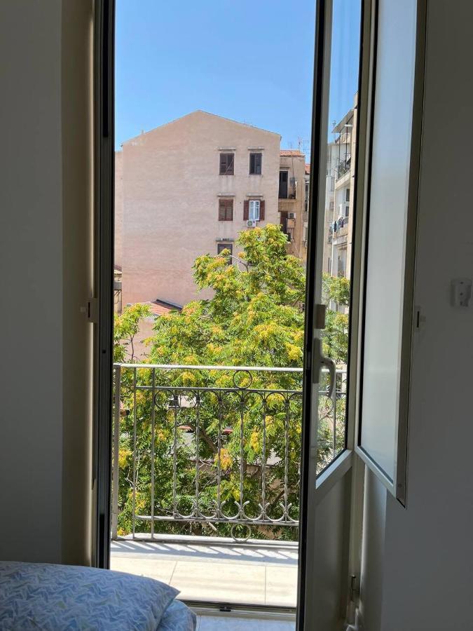 Al Cortile Di Maqueda Apartment Palermo Bagian luar foto