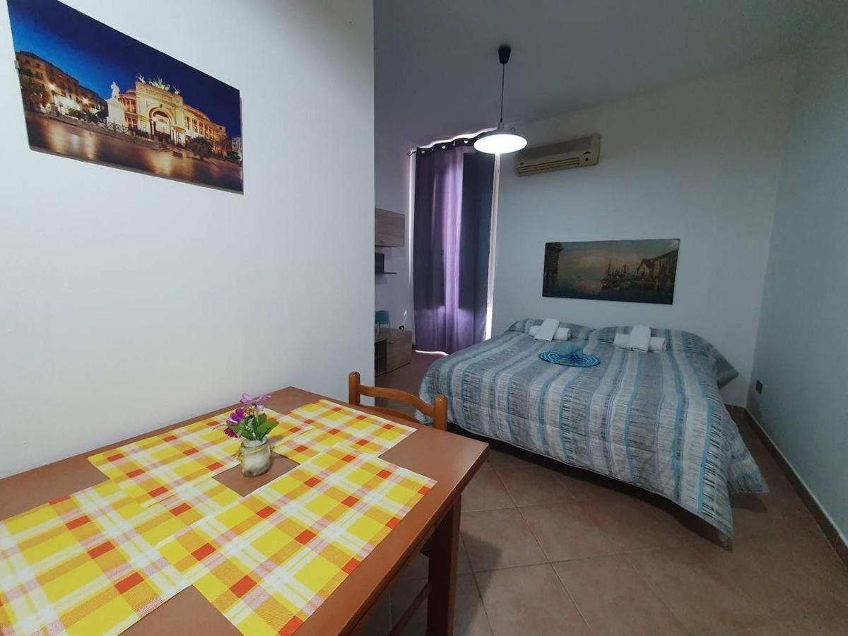 Al Cortile Di Maqueda Apartment Palermo Bagian luar foto