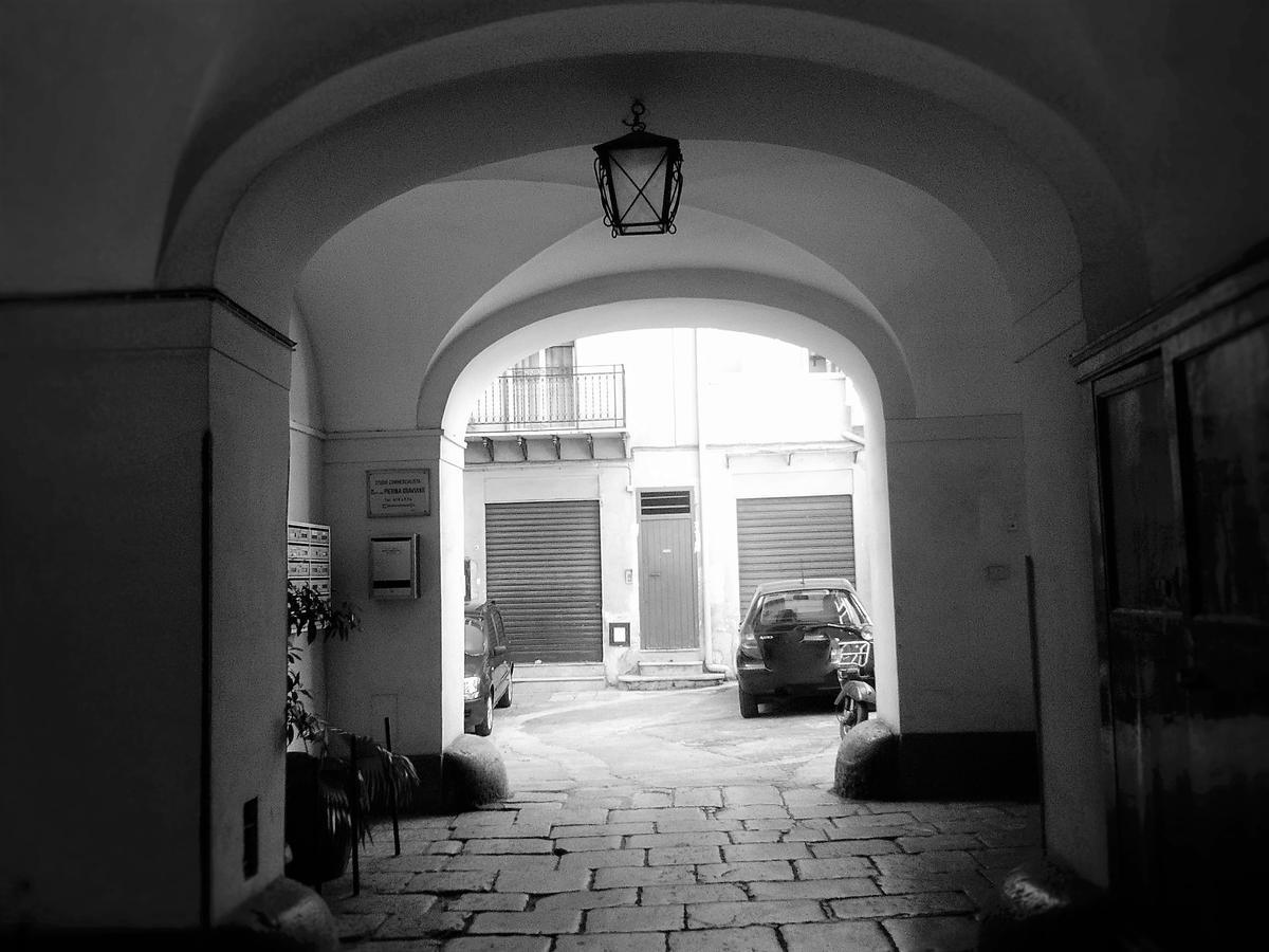 Al Cortile Di Maqueda Apartment Palermo Bagian luar foto