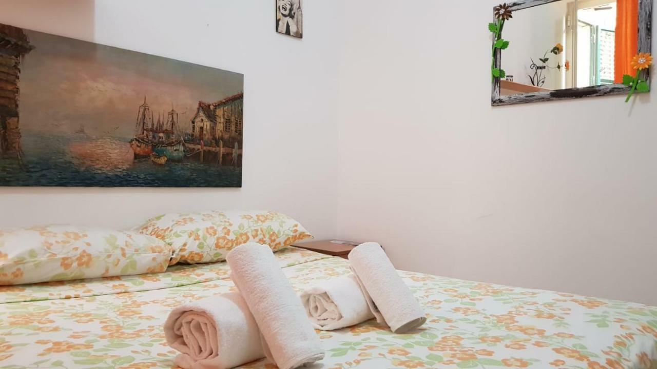 Al Cortile Di Maqueda Apartment Palermo Bagian luar foto