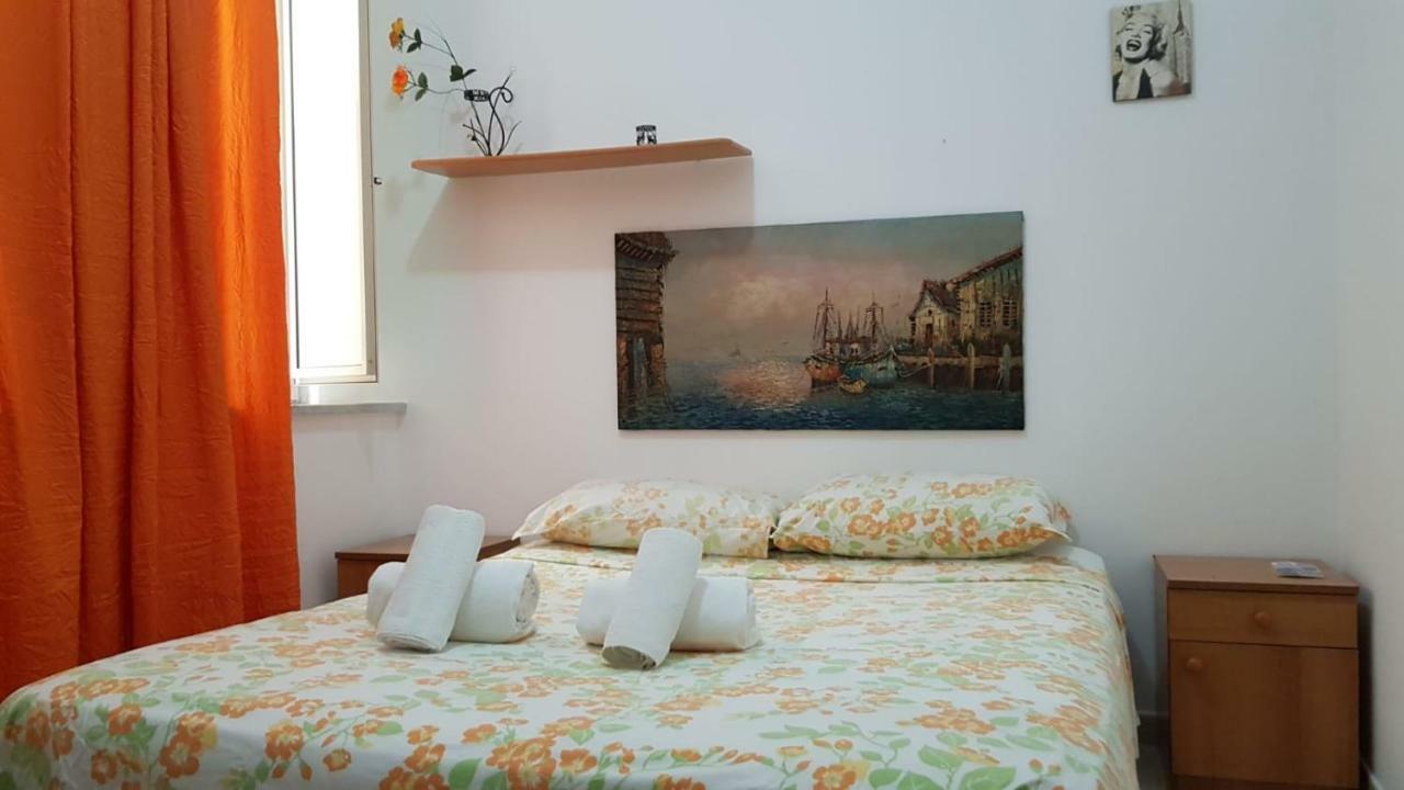Al Cortile Di Maqueda Apartment Palermo Bagian luar foto